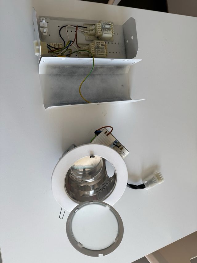 Focos redondos blancos