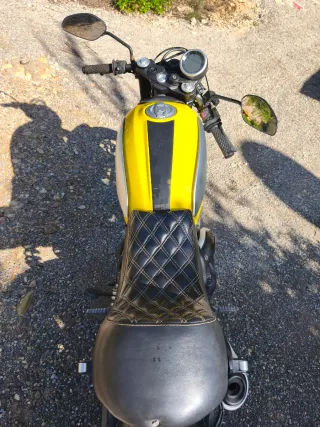 Ducati 803 Café Racer Amarilla