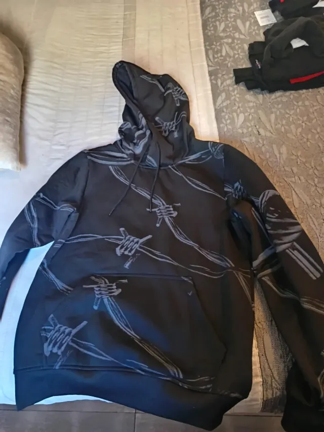 Lote Ropa Chico: Sudaderas, Camisetas y Chaqueta