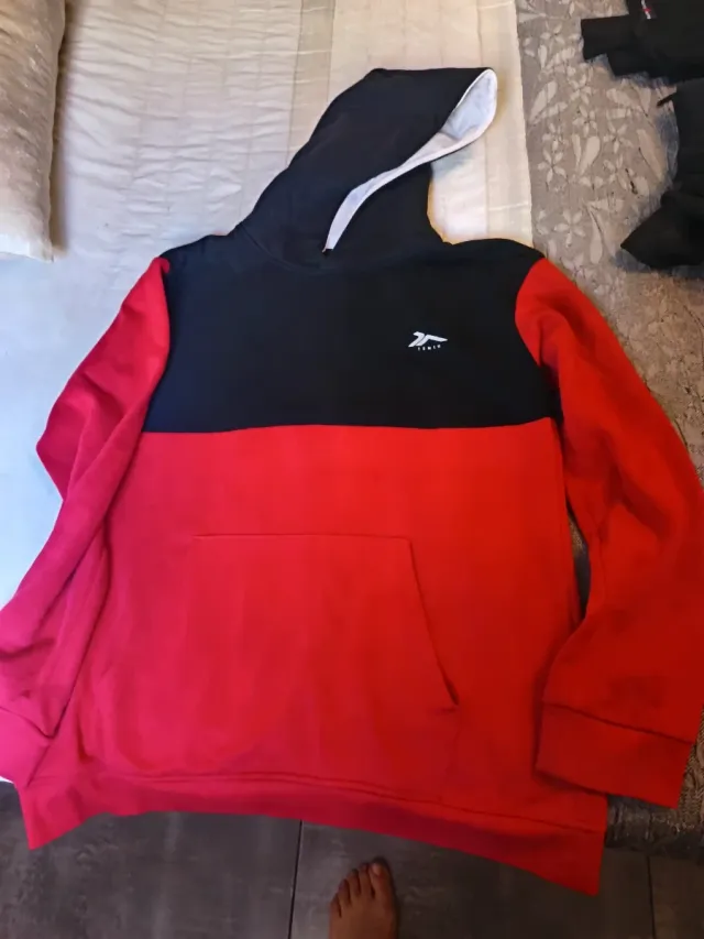 Lote Ropa Chico: Sudaderas, Camisetas y Chaqueta