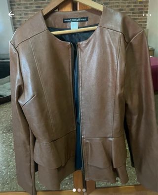 Cazadora biker con volantes