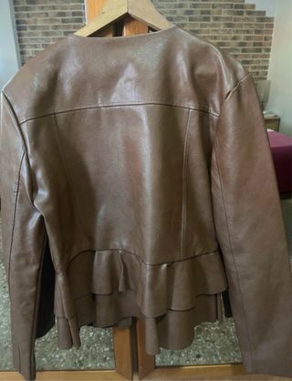 Cazadora biker con volantes