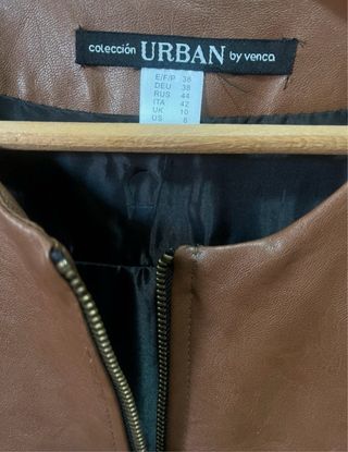 Cazadora biker con volantes