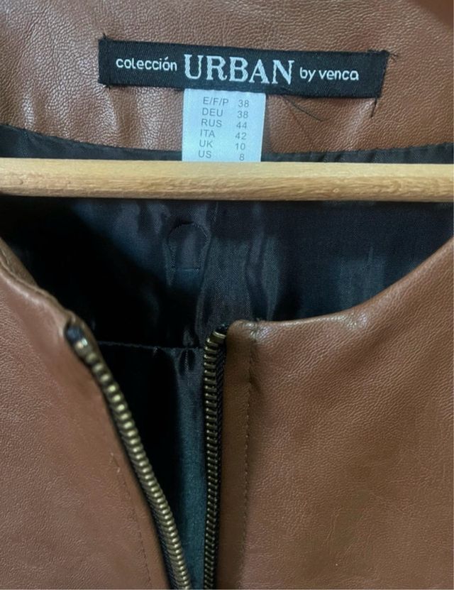 Cazadora biker con volantes