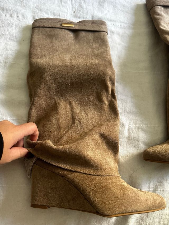 Botas altas caqui con cuña