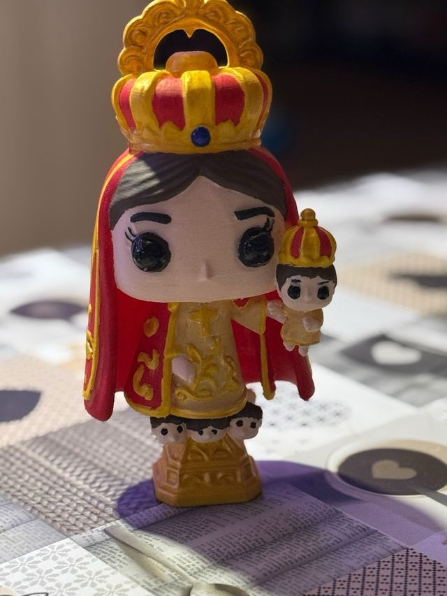 Santina de Covadonga figura