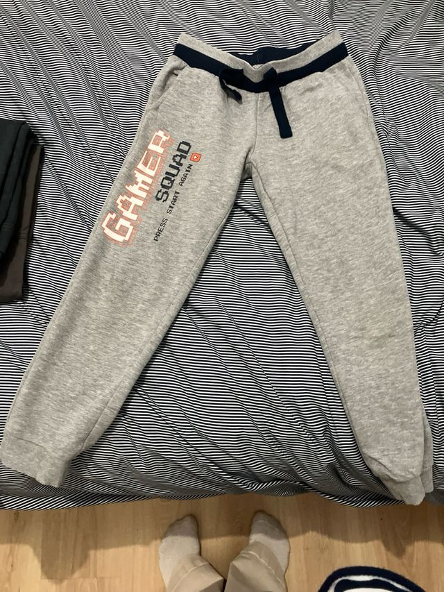 4 Pantalones niño t 8 juntos (15e)/separados (5e)