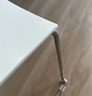 4 sillas apilables blancas cromadas diseño