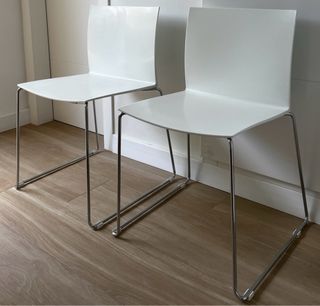 4 sillas apilables blancas cromadas diseño