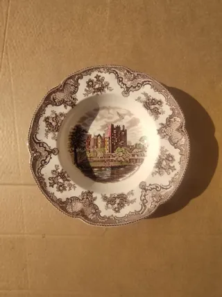 Piatto inglese decorato castello