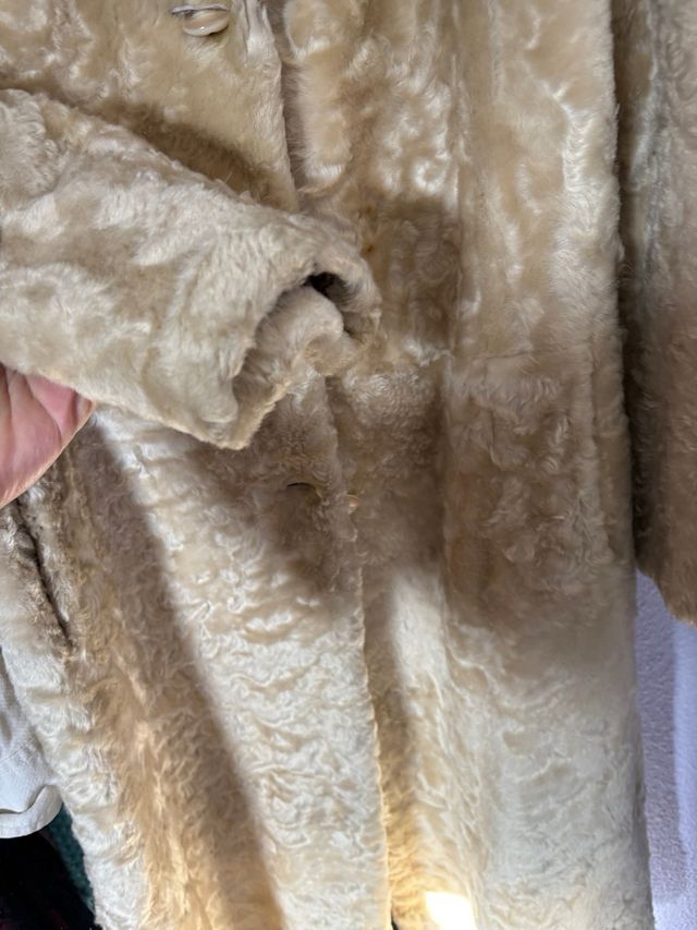 Abrigo de piel auténtica beige y marrón