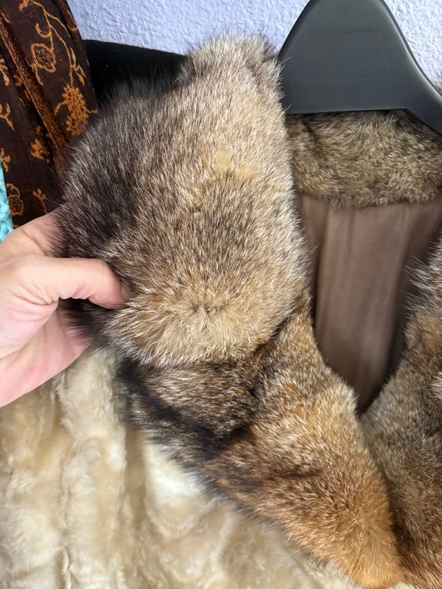 Abrigo de piel auténtica beige y marrón