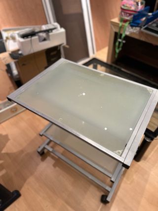 Mesa auxiliar cristal y metal