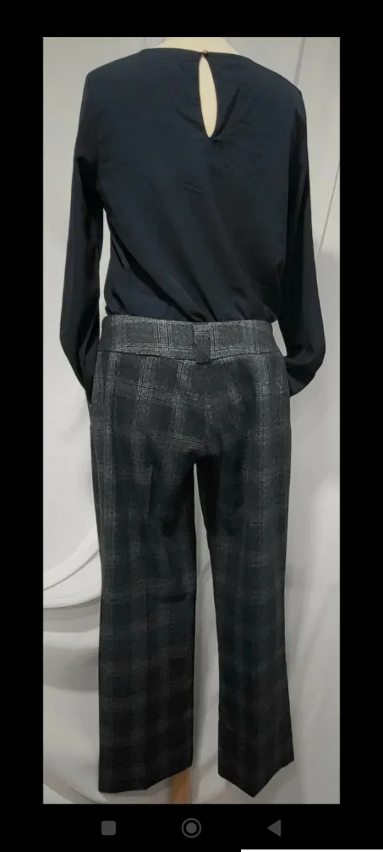 Pantalones de traje grises y azul