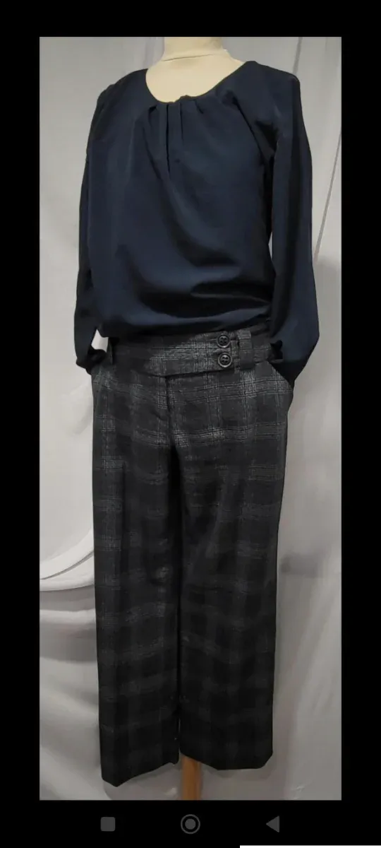 Pantalones de traje grises y azul