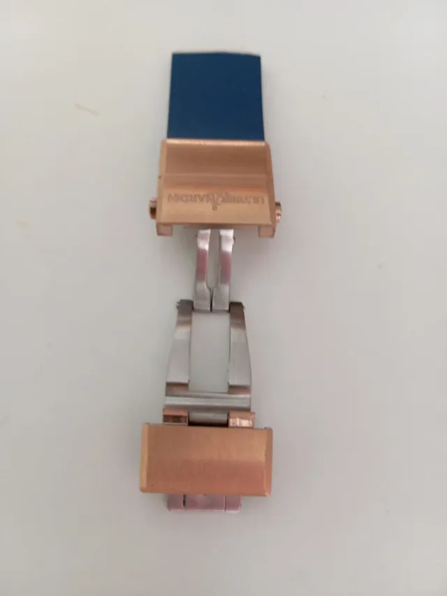 Cierre Ulysse Nardin plateado  y Dorado