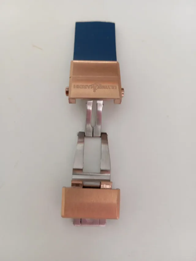 Cierre Ulysse Nardin plateado  y Dorado