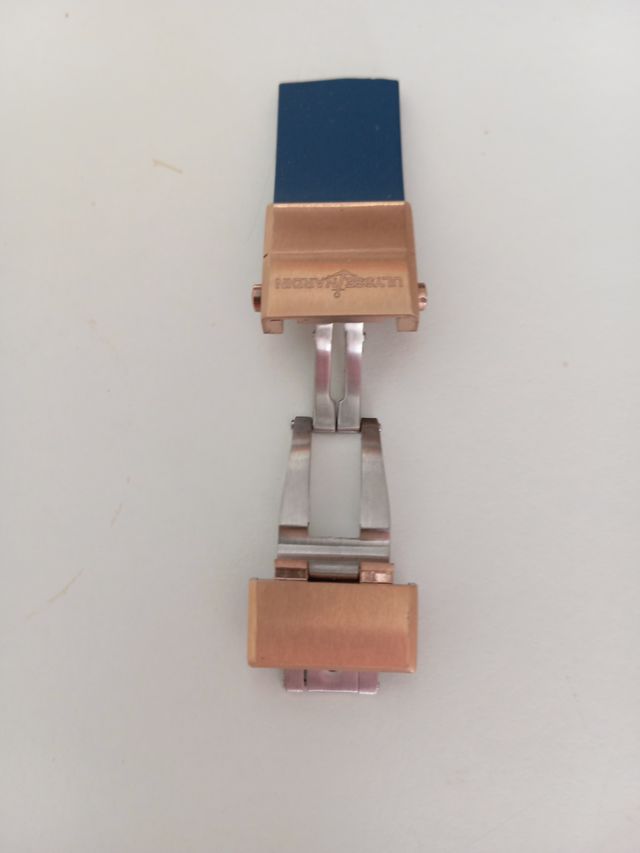 Cierre Ulysse Nardin plateado  y Dorado