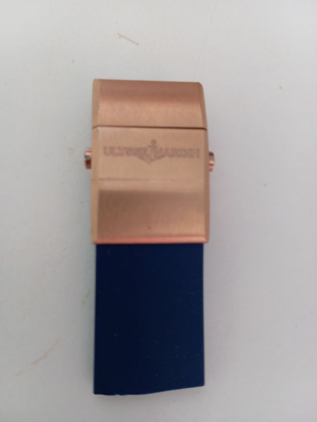 Cierre Ulysse Nardin plateado  y Dorado