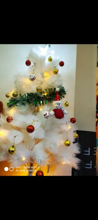 Árbol de Navidad Blanco con Adornos Dorados1.5m
