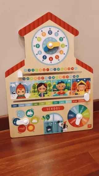 Reloj Calendario de madera Eurekakids