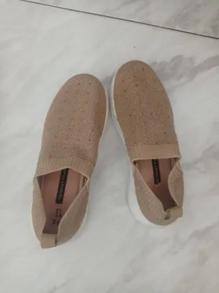 Zapatos planos beige con detalles dorados T.36