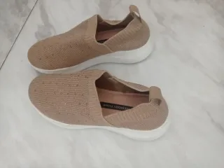 Zapatos planos beige con detalles dorados T.36