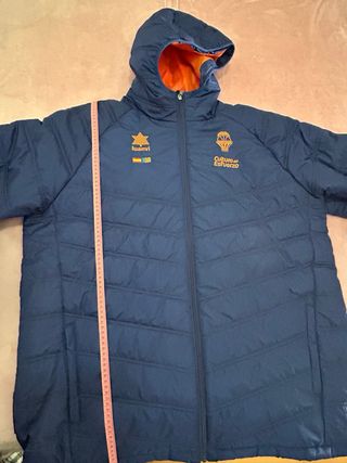 Abrigo Valencia Basket hombre azul y naranja