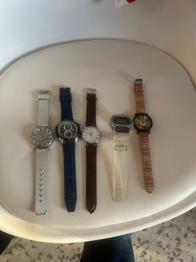 Lote 5 relojes varios estilos