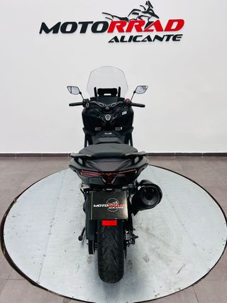 Yamaha T-MAX 560 Tech MAX 2025