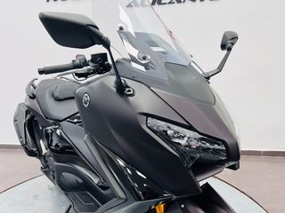 Yamaha T-MAX 560 Tech MAX 2025