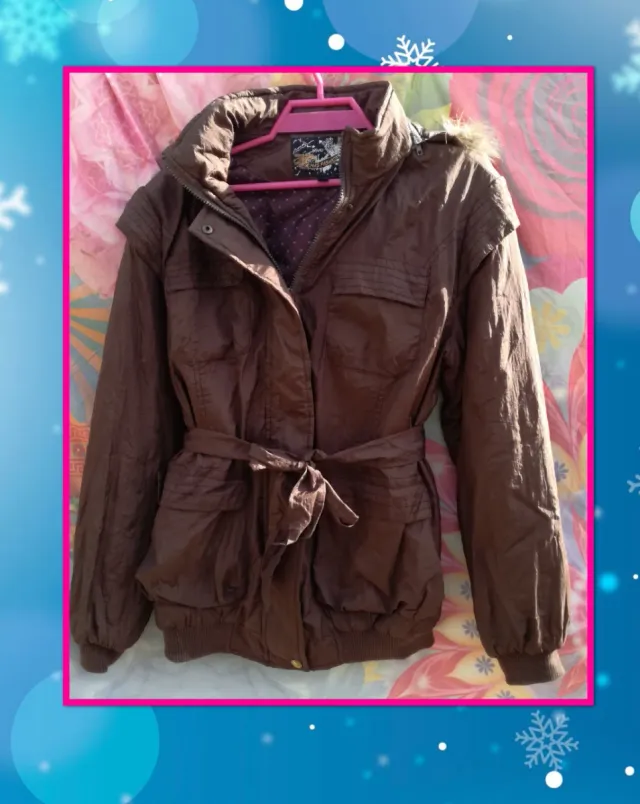 ABRIGO CHAQUETÓN MARRÓN CON CINTURÓN