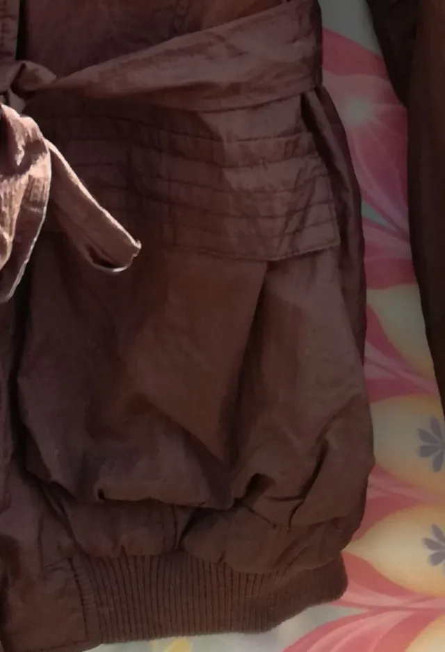 ABRIGO CHAQUETÓN MARRÓN CON CINTURÓN