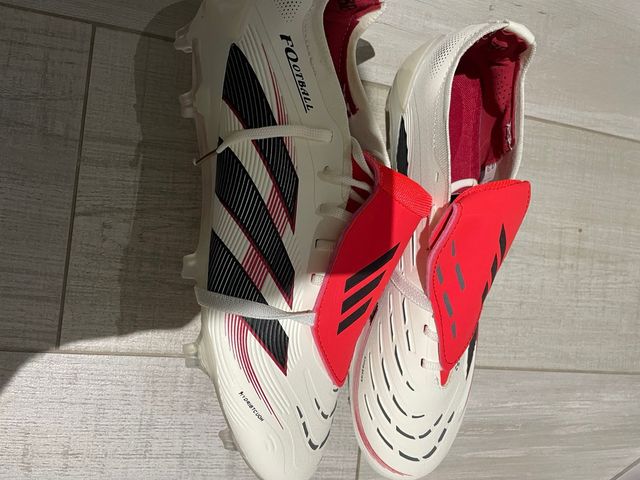 Botas de fútbol Blancas y Rojas