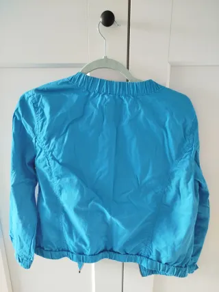 Cazadora fina Bershka azul