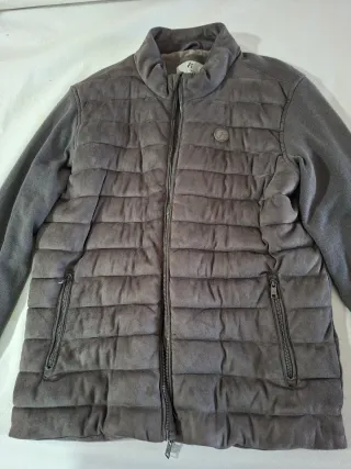 Cazadora gris acolchada