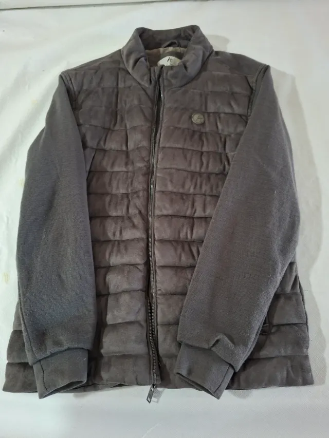 Cazadora gris acolchada
