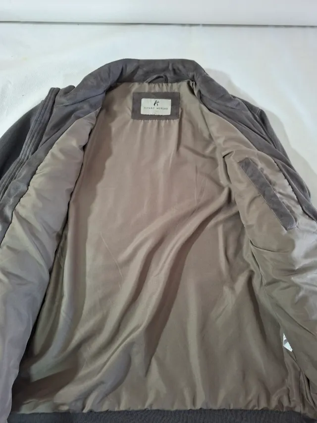 Cazadora gris acolchada