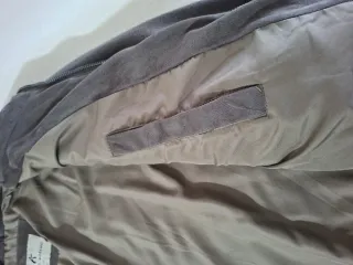 Cazadora gris acolchada