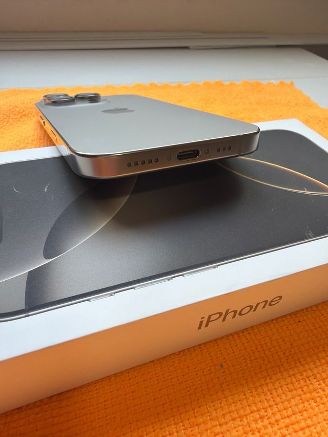 iPhone 16 Pro 128GB Natural Titanium