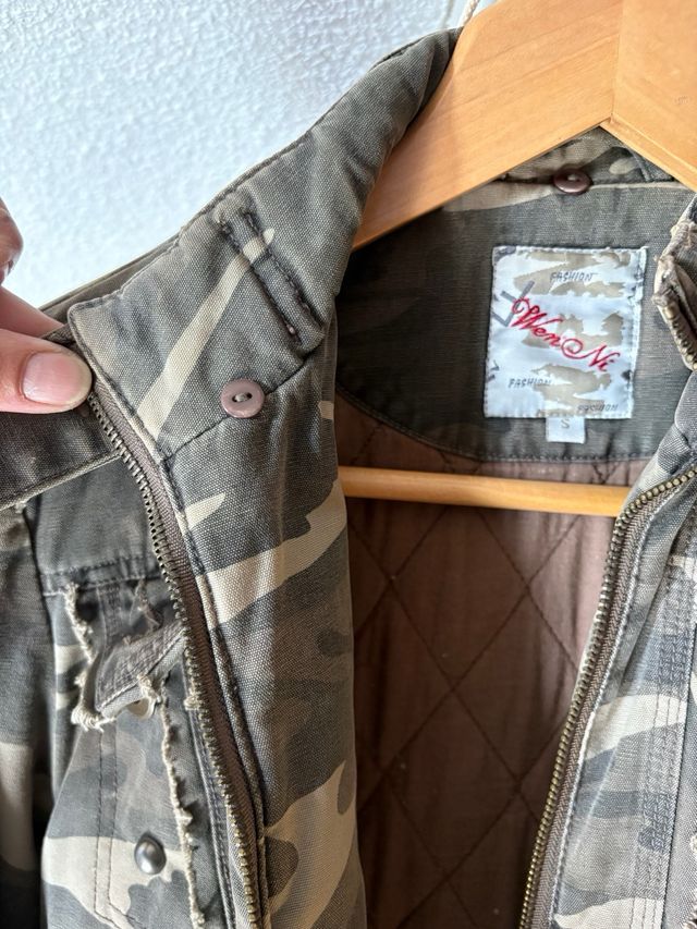 Cazadora camuflaje tachuelas Talla S