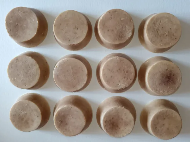 Jabón artesanal aceite y semillas laurel.  1.50€