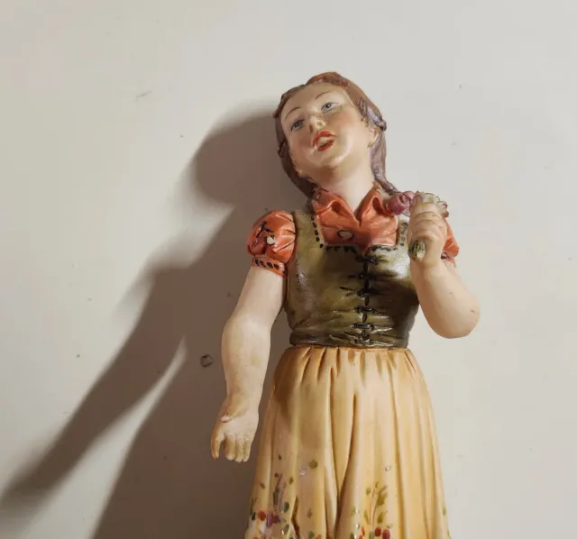 Figura Capodimonte Mujer con Flores