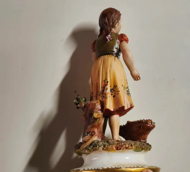 Figura Capodimonte Mujer con Flores