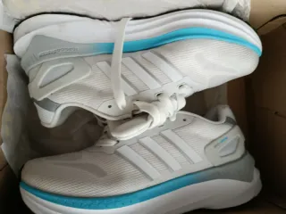 Zapatillas deportivas Adidas blancas . talla