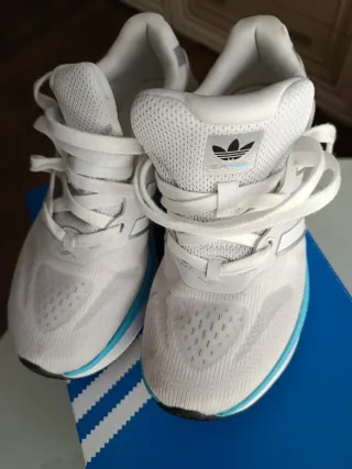 Zapatillas deportivas Adidas blancas . talla