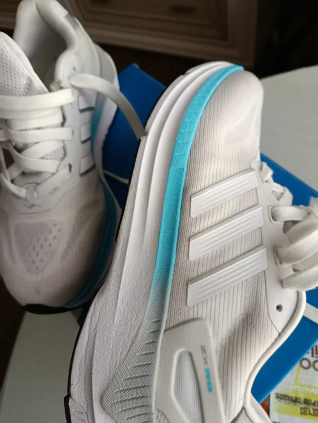 Zapatillas deportivas Adidas blancas . talla