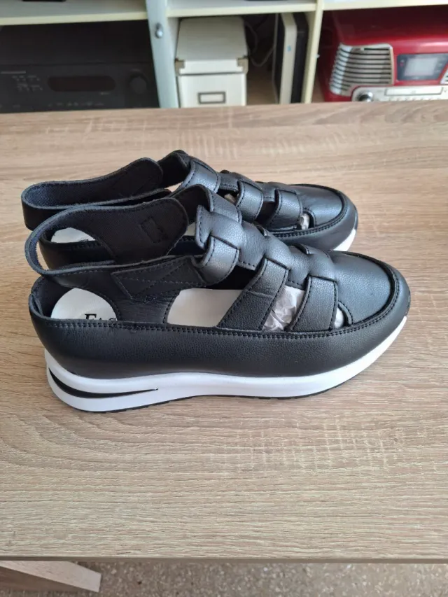 Zapatillas plataforma cuña negras sin usar