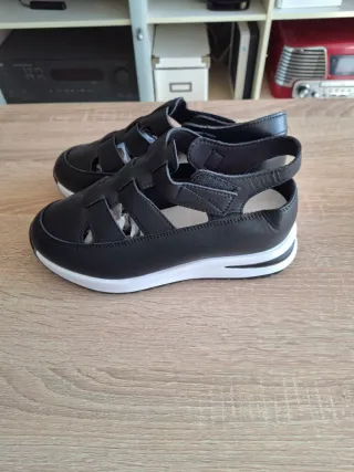 Zapatillas plataforma cuña negras sin usar