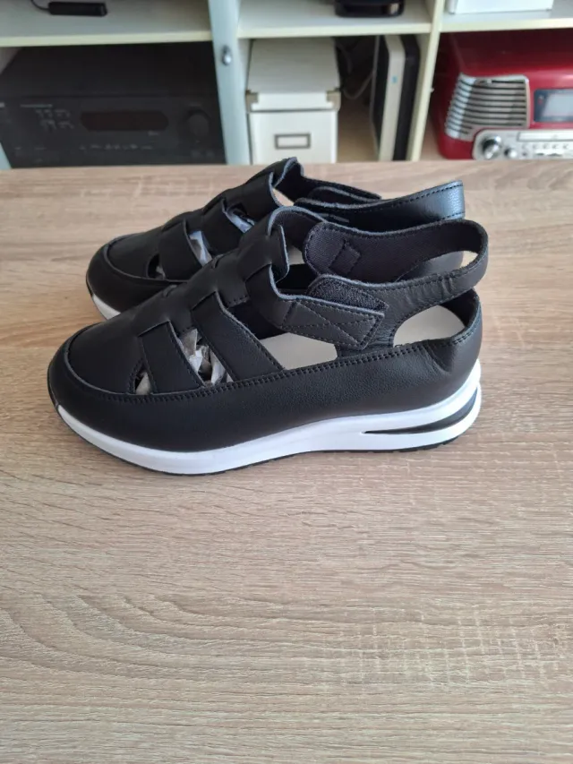 Zapatillas plataforma cuña negras sin usar